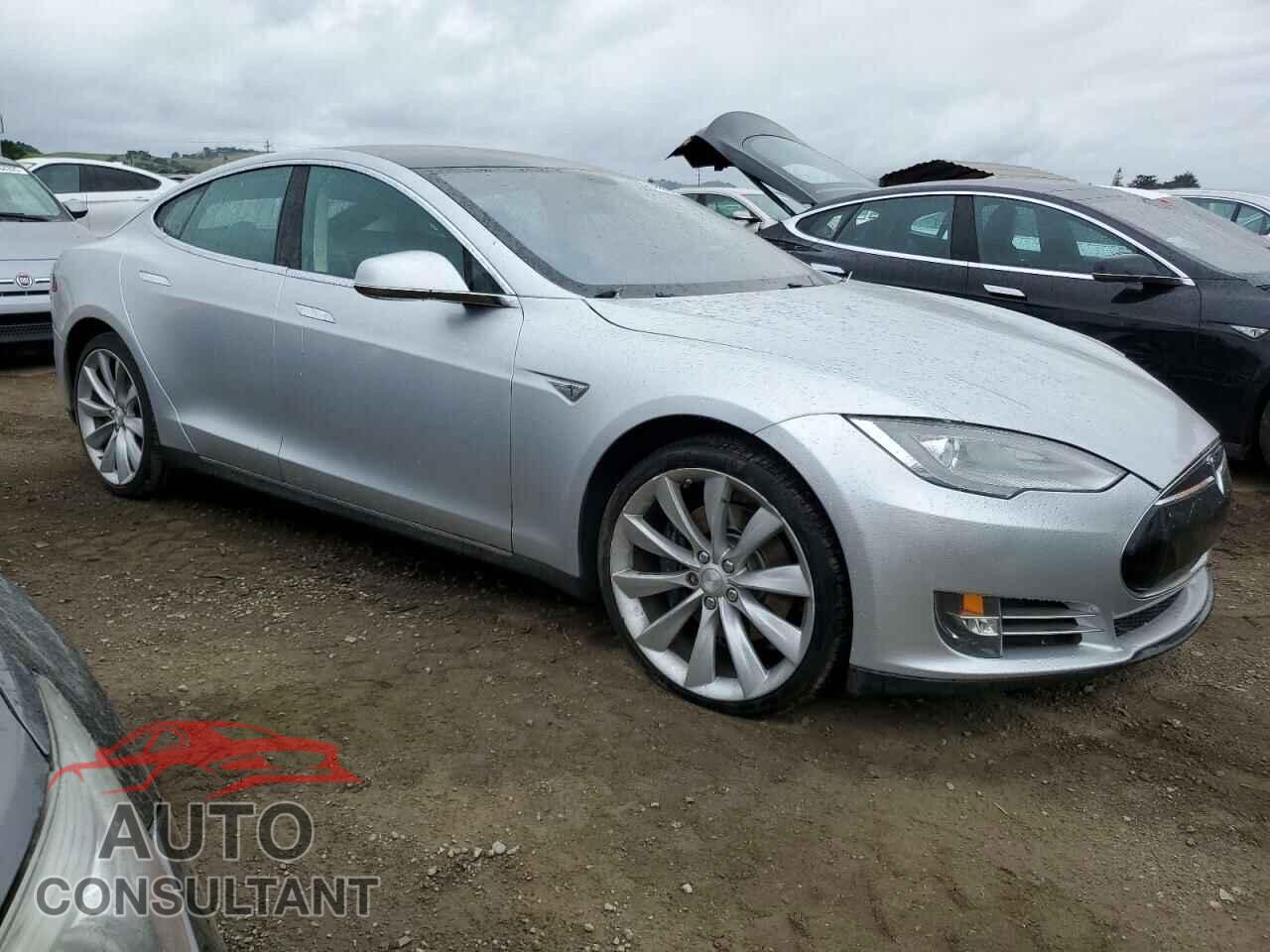 TESLA MODEL S 2013 - 5YJSA1CG5DFP17344