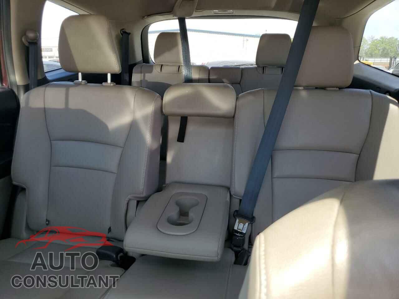 HONDA PILOT 2017 - 5FNYF5H50HB031874