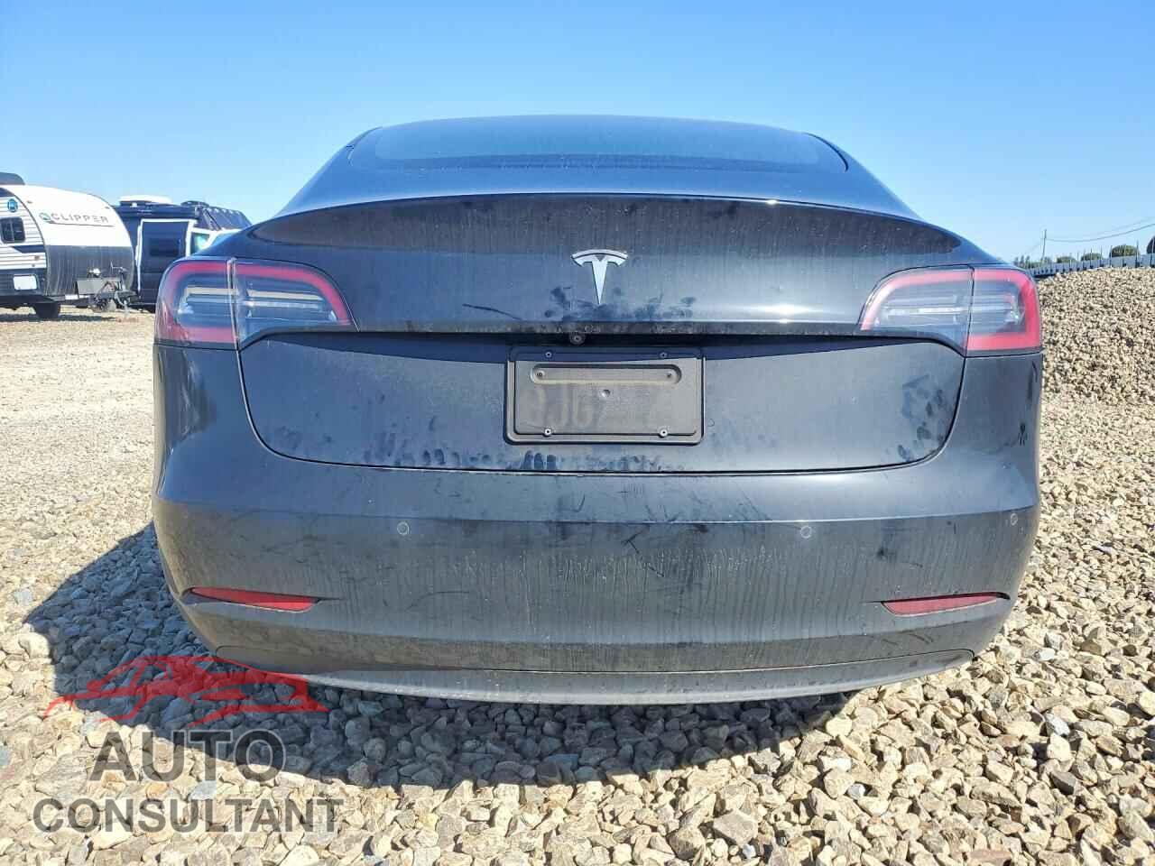 TESLA MODEL 3 2018 - 5YJ3E1EA8JF123151