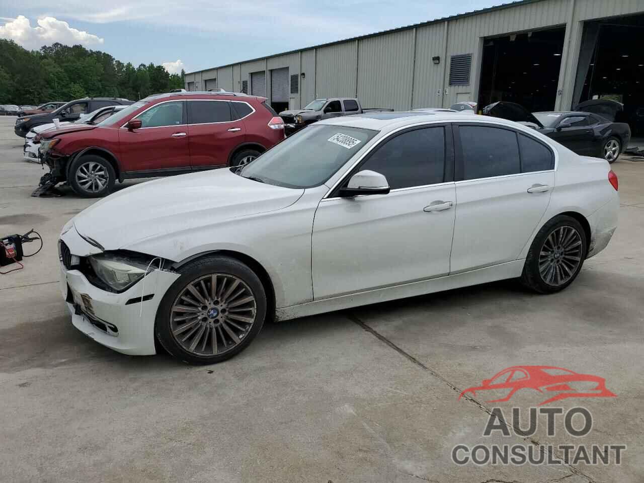 BMW 3 SERIES 2013 - WBA3C1G57DNR49112