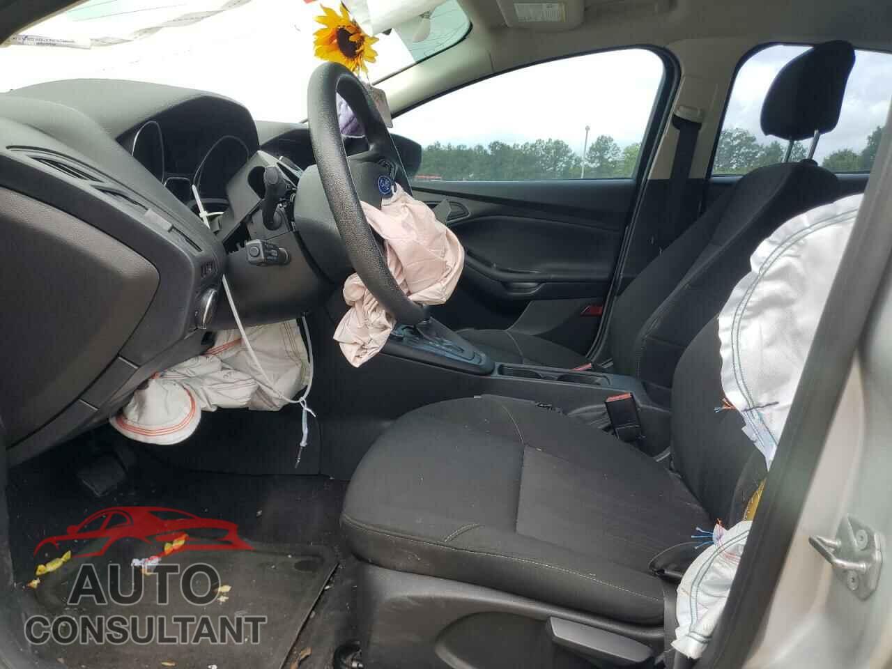 FORD FOCUS 2015 - 1FADP3E26FL291996