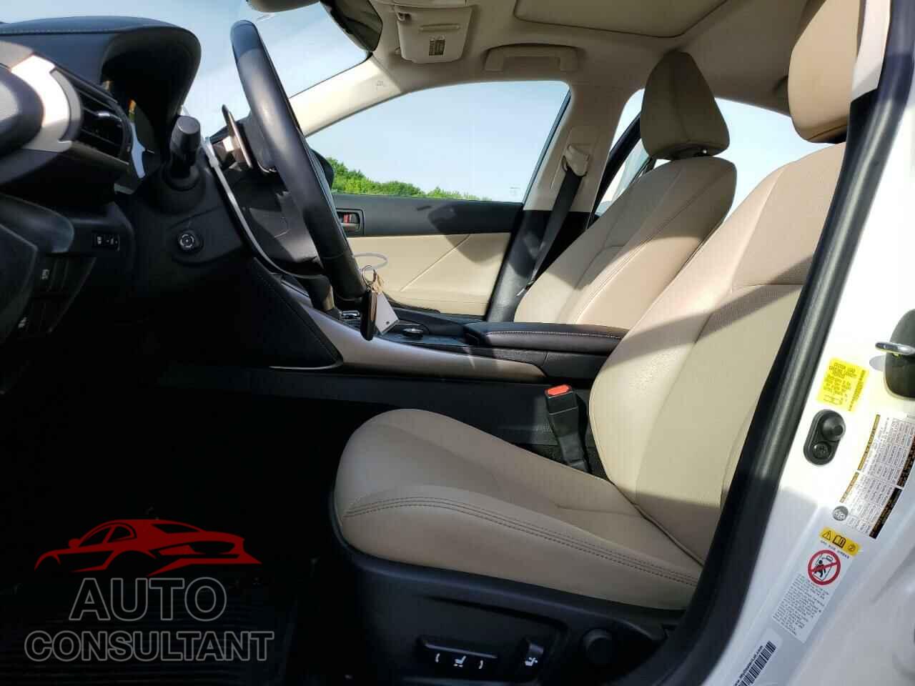 LEXUS IS 2018 - JTHC81D29J5028373