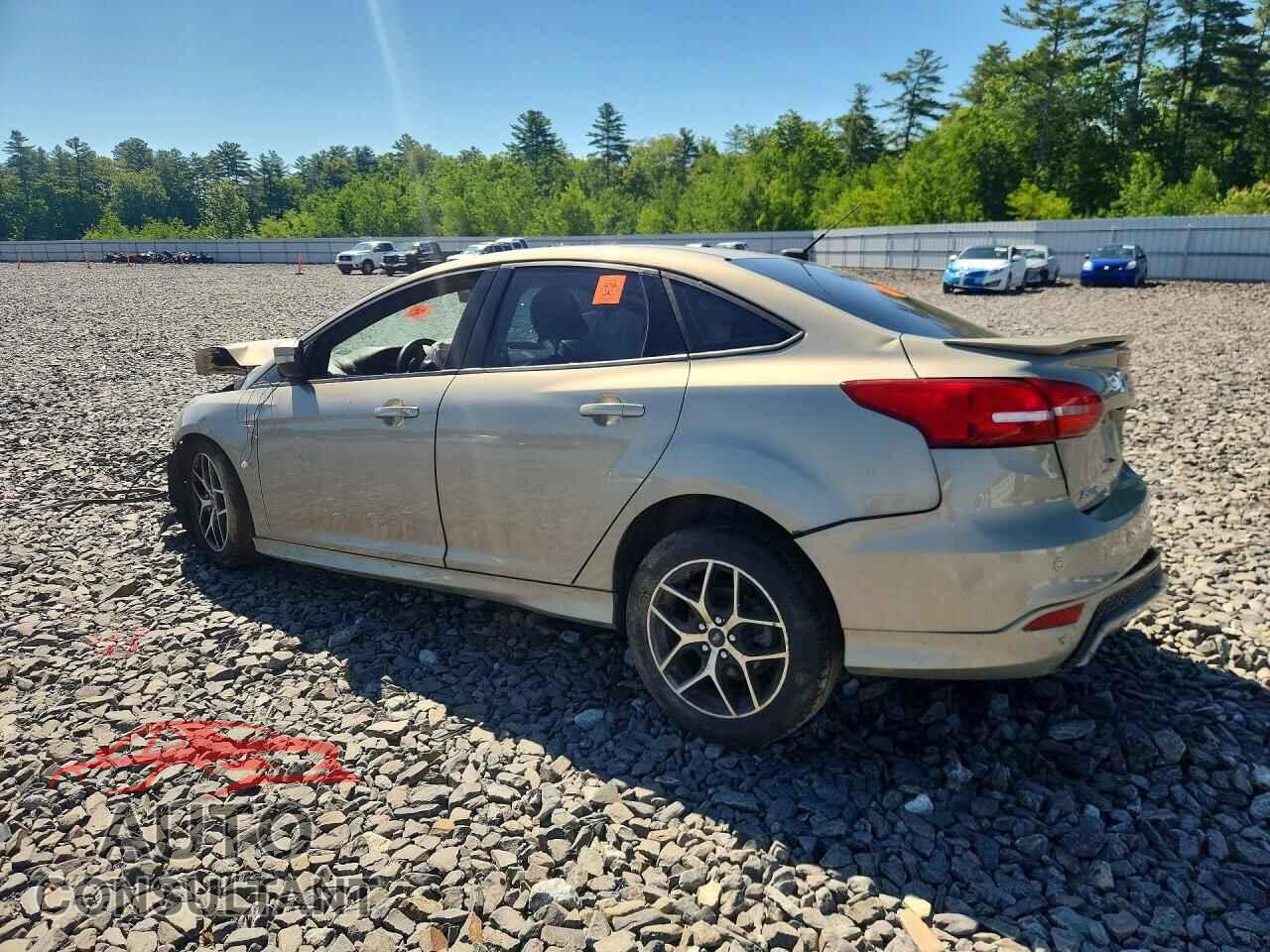 FORD FOCUS 2015 - 1FADP3F25FL348025