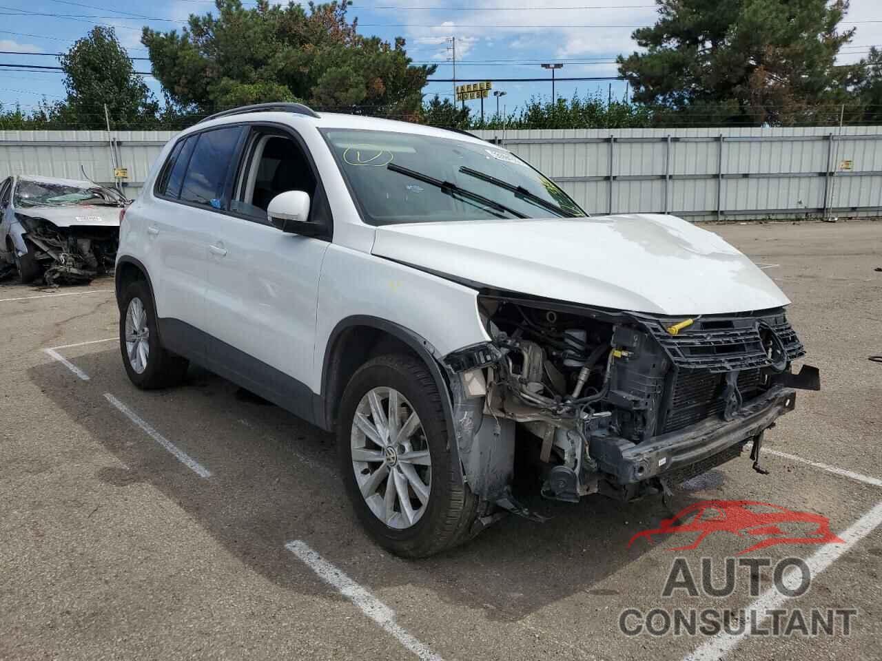 VOLKSWAGEN TIGUAN 2017 - WVGAV7AX0HK051066