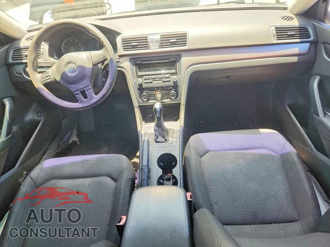 VOLKSWAGEN PASSAT 2015 - 1VWAT7A31FC045532