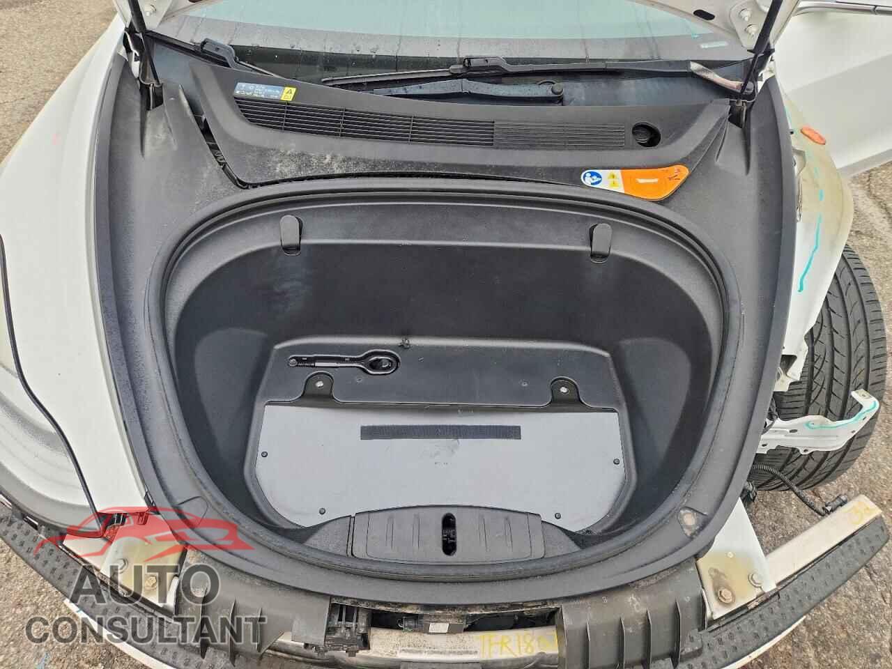 TESLA MODEL 3 2018 - 5YJ3E1EA3JF009106