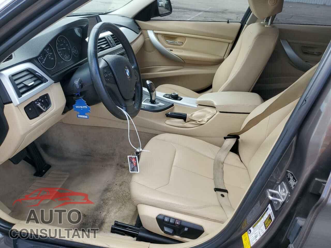 BMW 3 SERIES 2013 - WBA3C1C5XDF435898