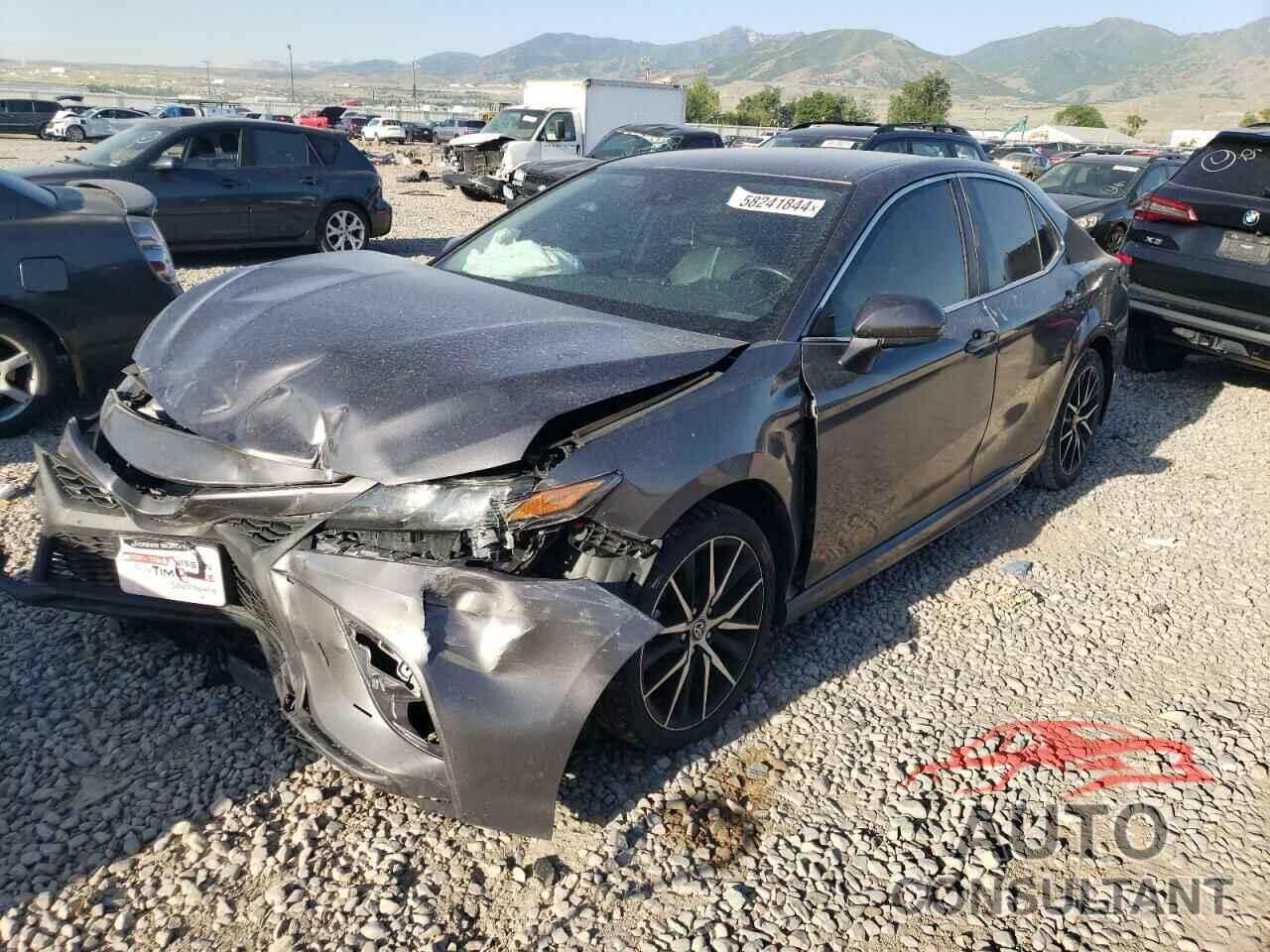 TOYOTA CAMRY 2021 - 4T1G11AKXMU493150
