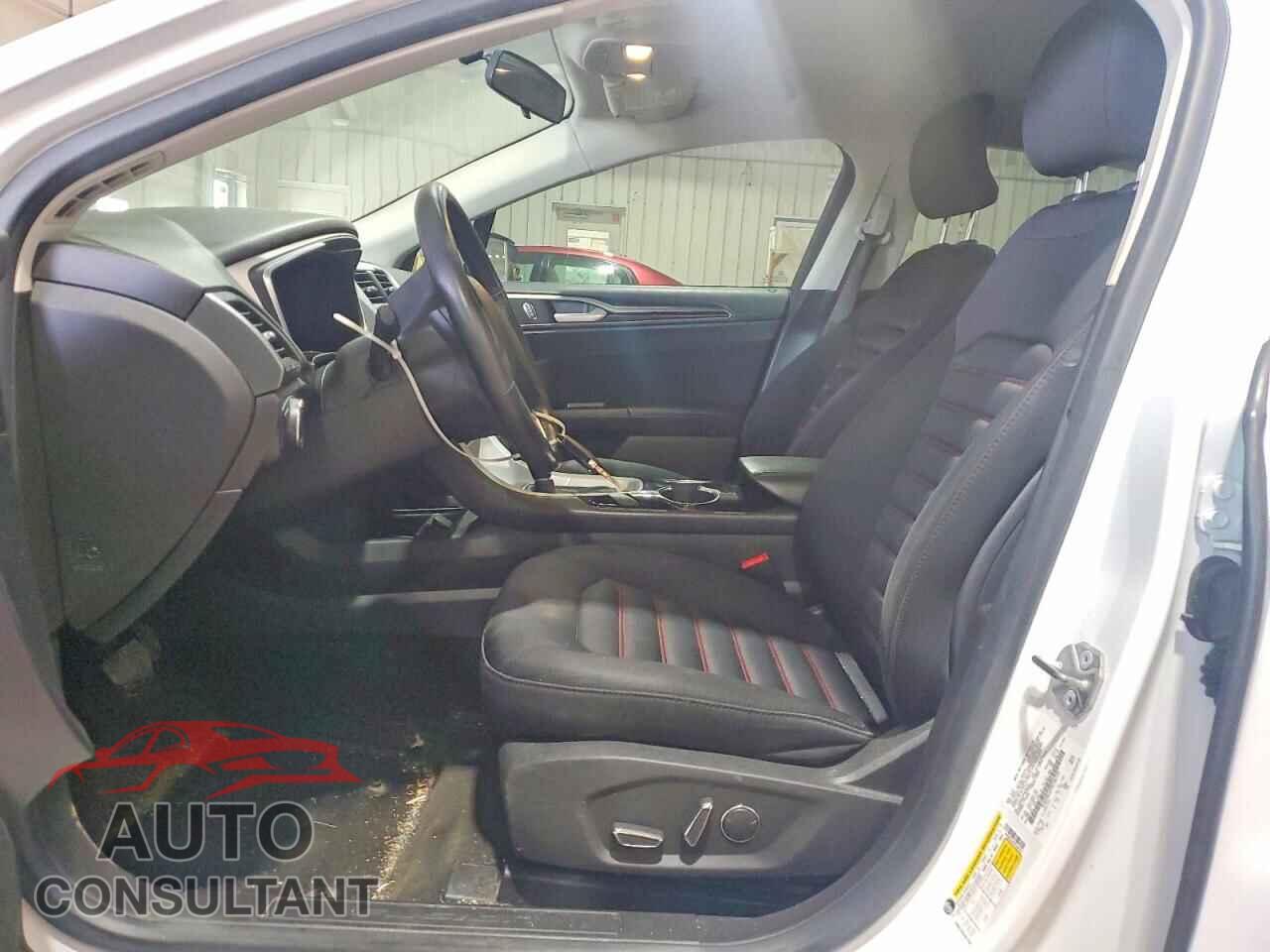 FORD FUSION 2015 - 3FA6P0LU2FR186532