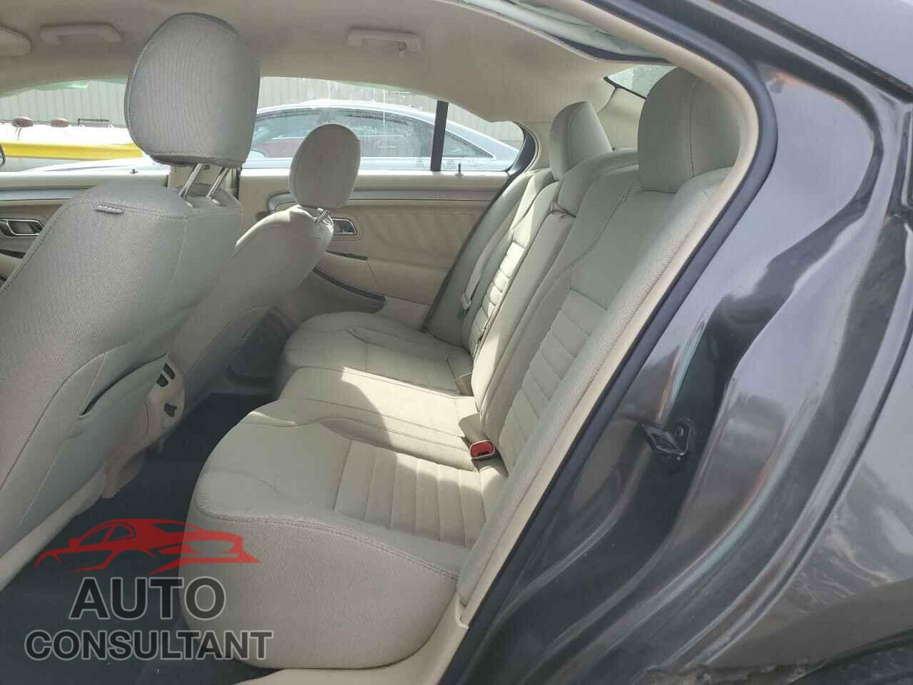 FORD TAURUS 2018 - 1FAHP2D87JG106311