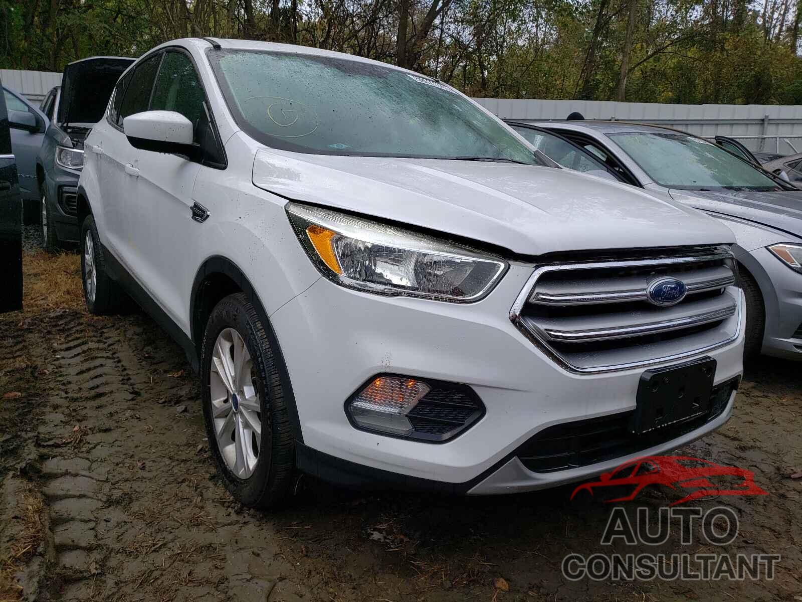 FORD ESCAPE 2017 - 1FMCU9GD7HUD23508