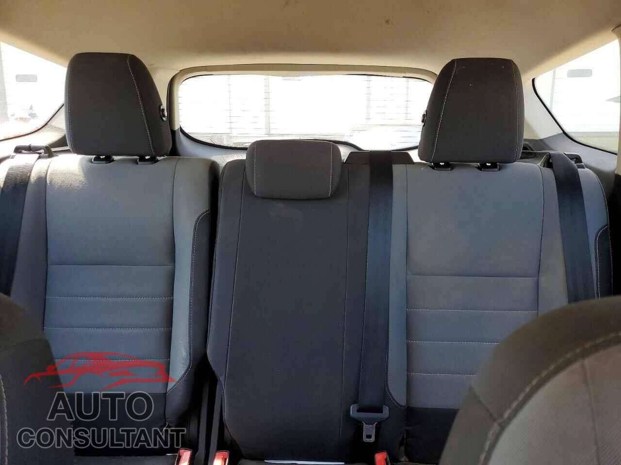 FORD ESCAPE 2017 - 1FMCU0F7XHUB49070
