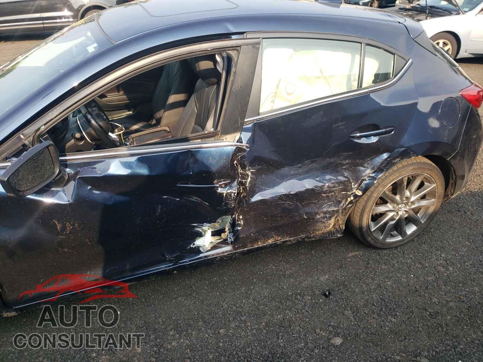 MAZDA 3 2018 - 3MZBN1L33JM259020