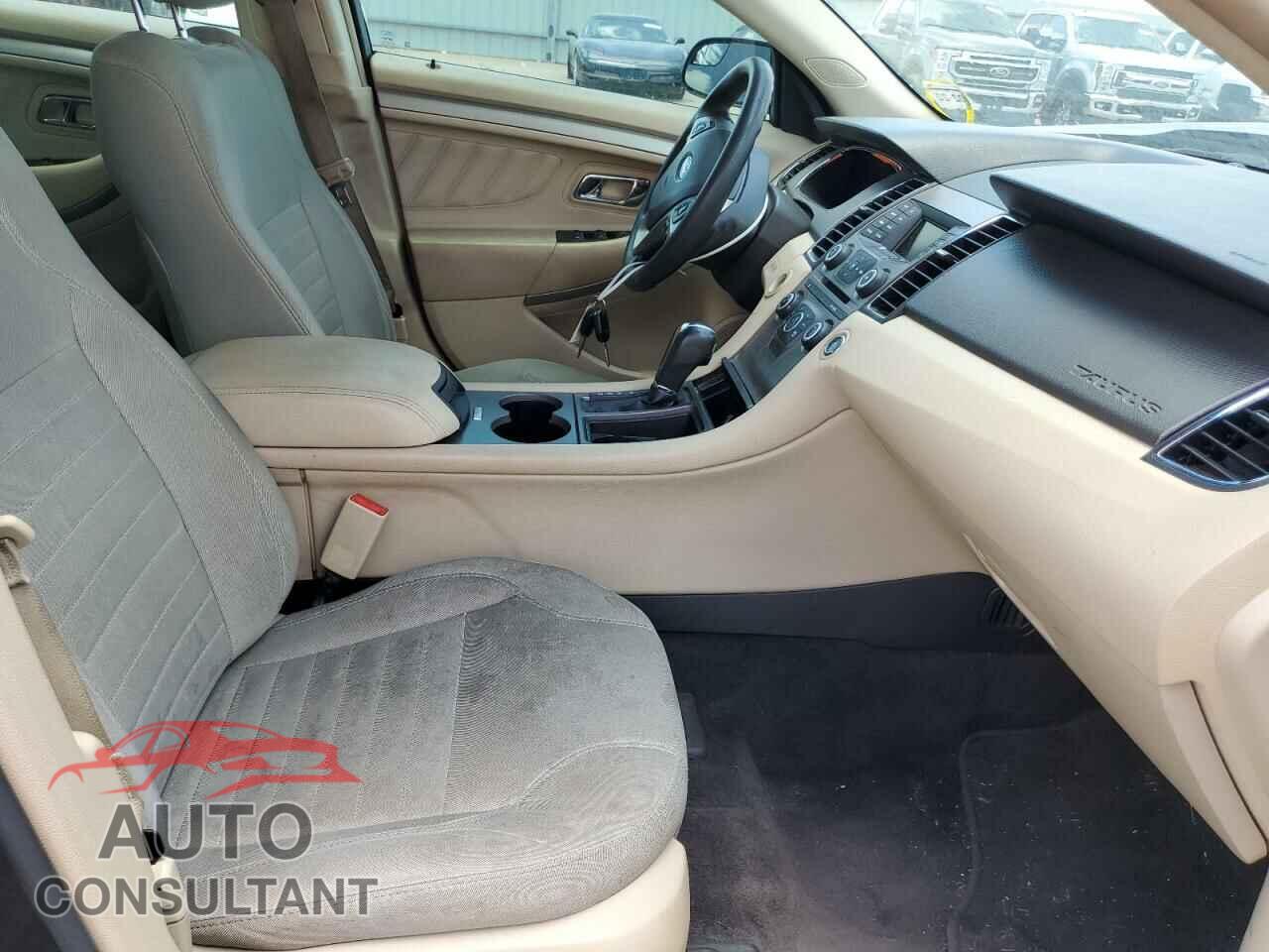 FORD TAURUS 2018 - 1FAHP2D82JG103137