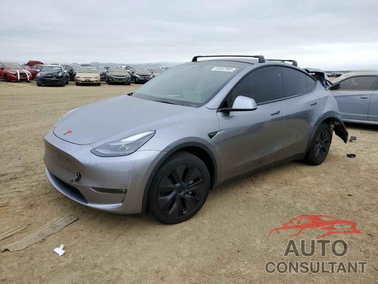 TESLA MODEL Y 2025 - 7SAYGAEE2SF312868