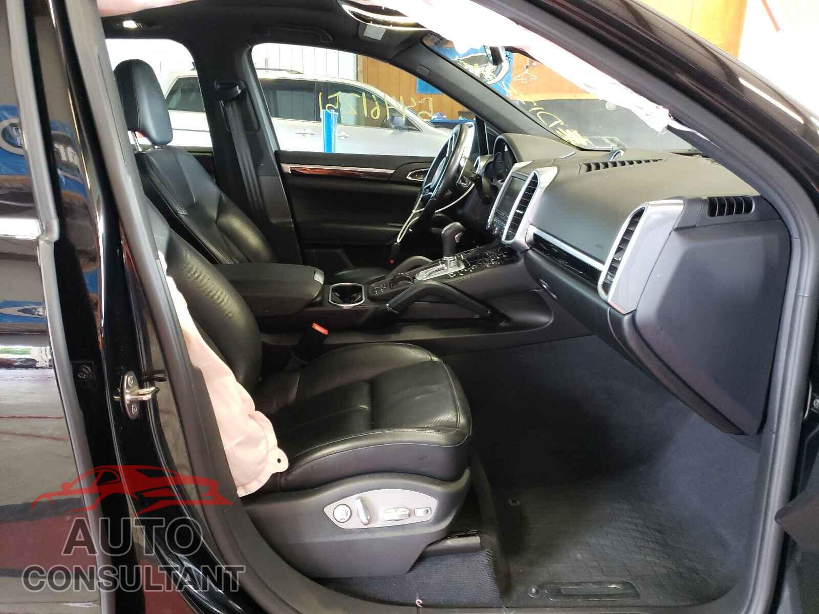 PORSCHE CAYENNE 2016 - WP1AA2A28GLA04107