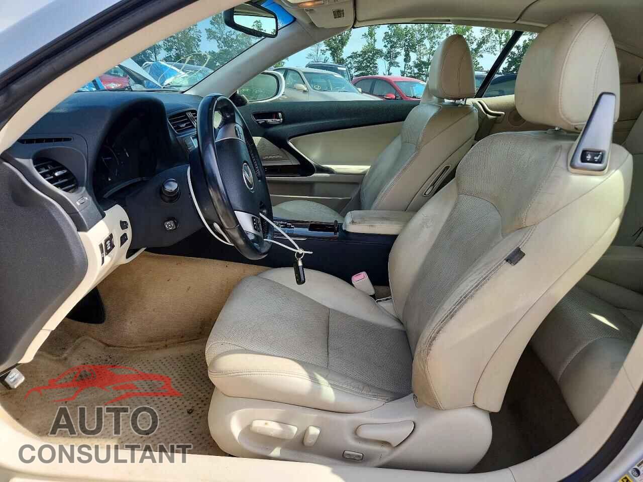 LEXUS IS 2012 - JTHFF2C2XC2524328