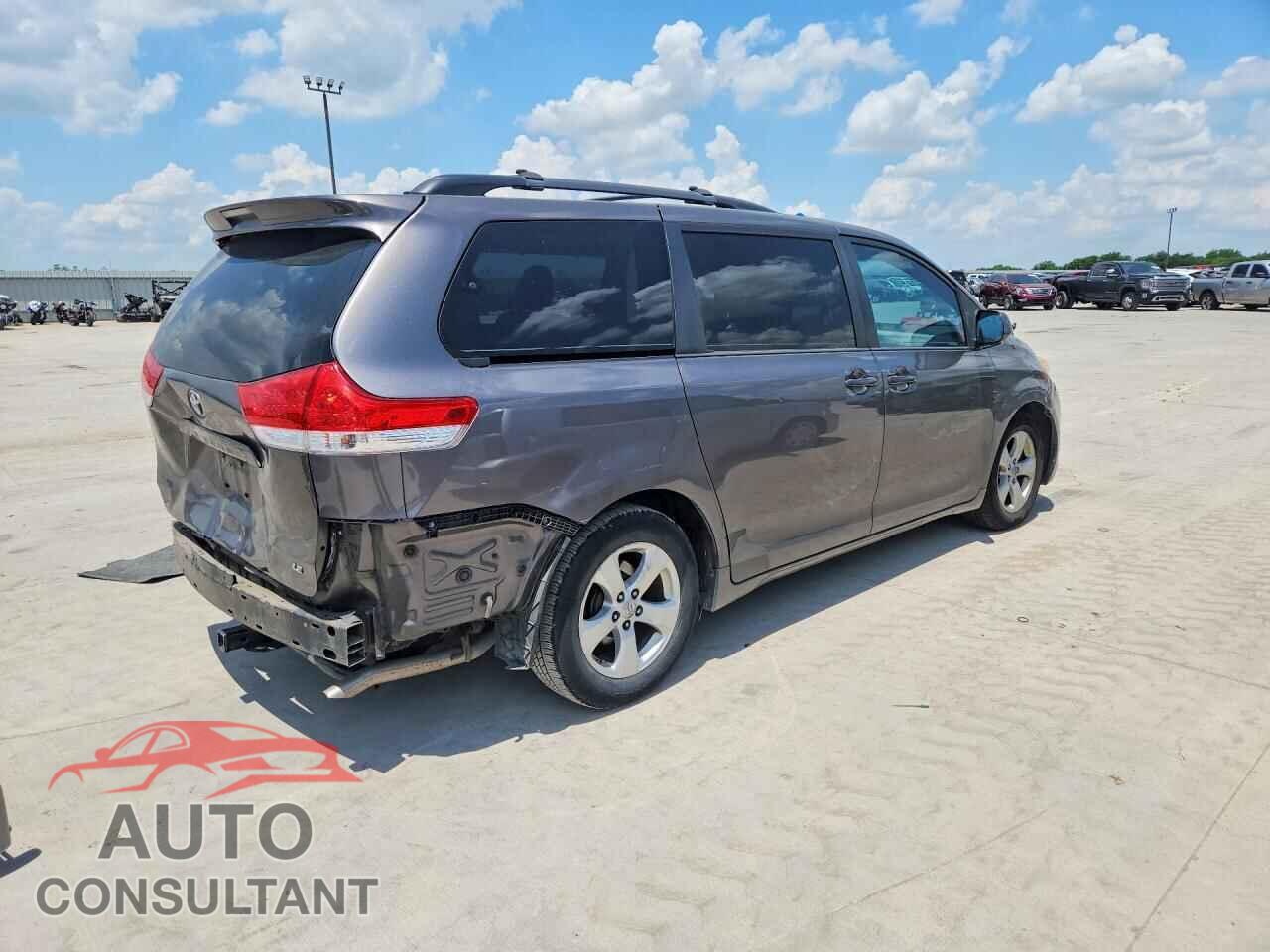 TOYOTA SIENNA 2013 - 5TDKK3DC8DS404725