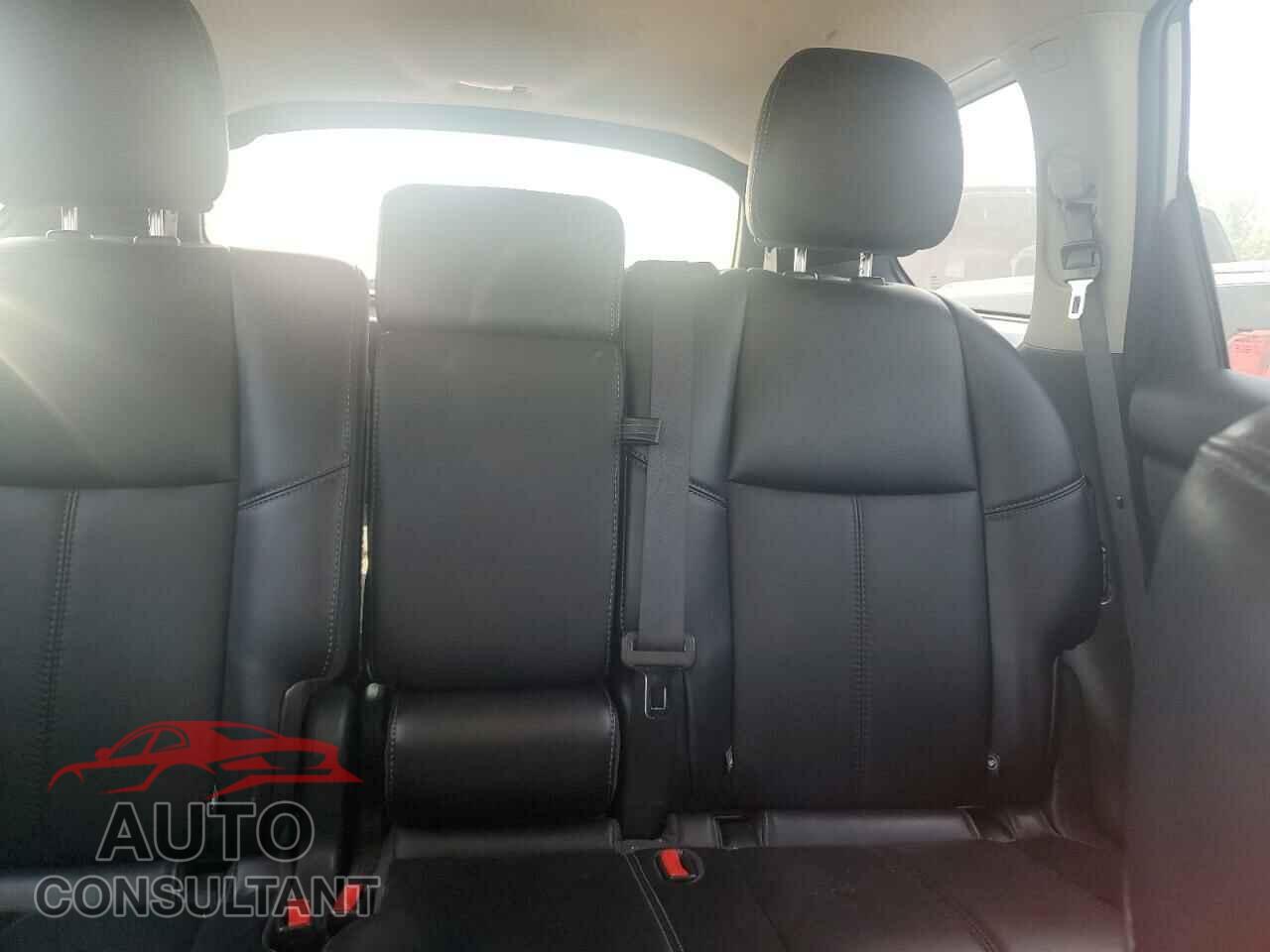 NISSAN PATHFINDER 2020 - 5N1DR2CN2LC576357