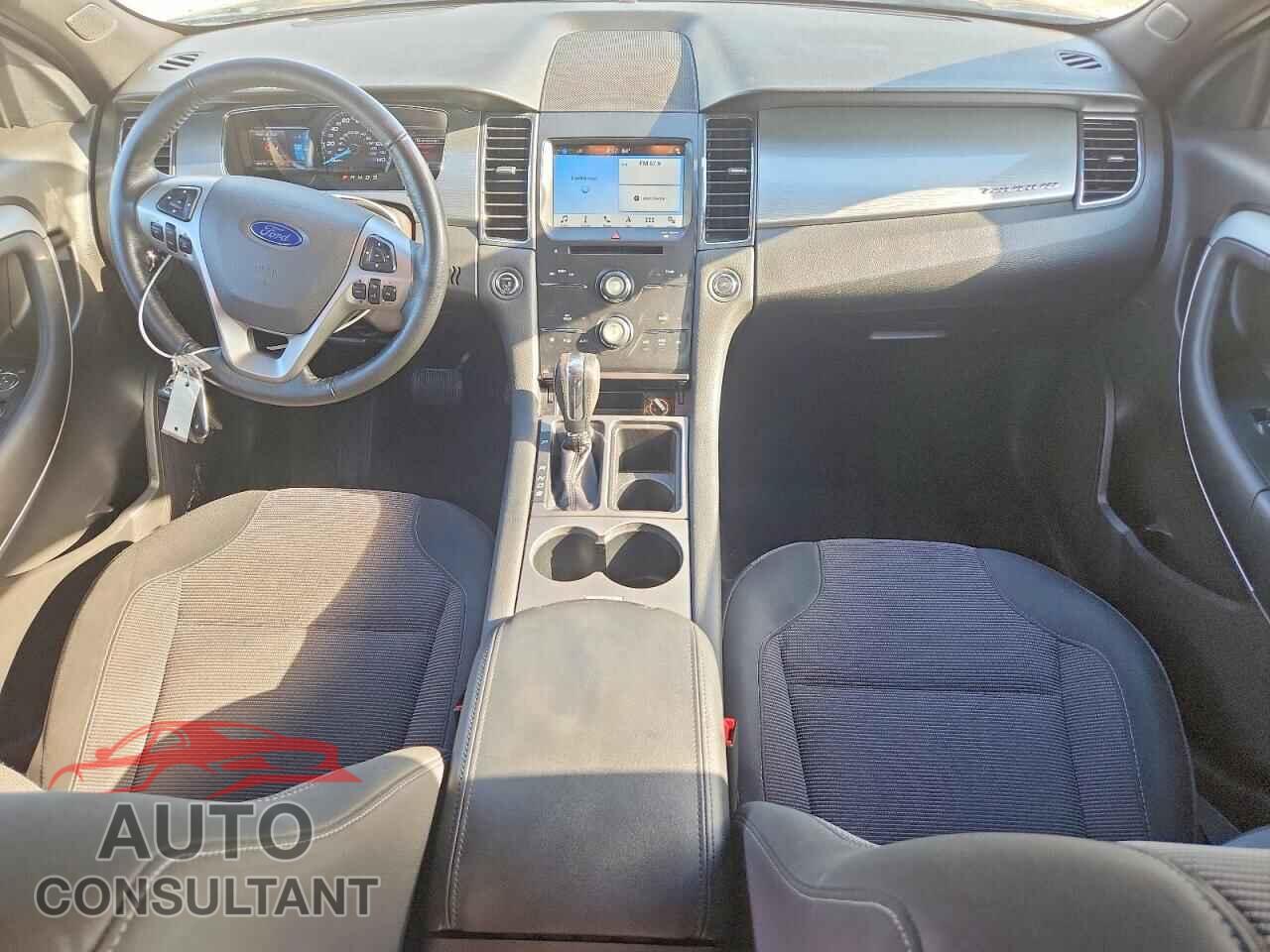 FORD TAURUS 2018 - 1FAHP2E87JG137363
