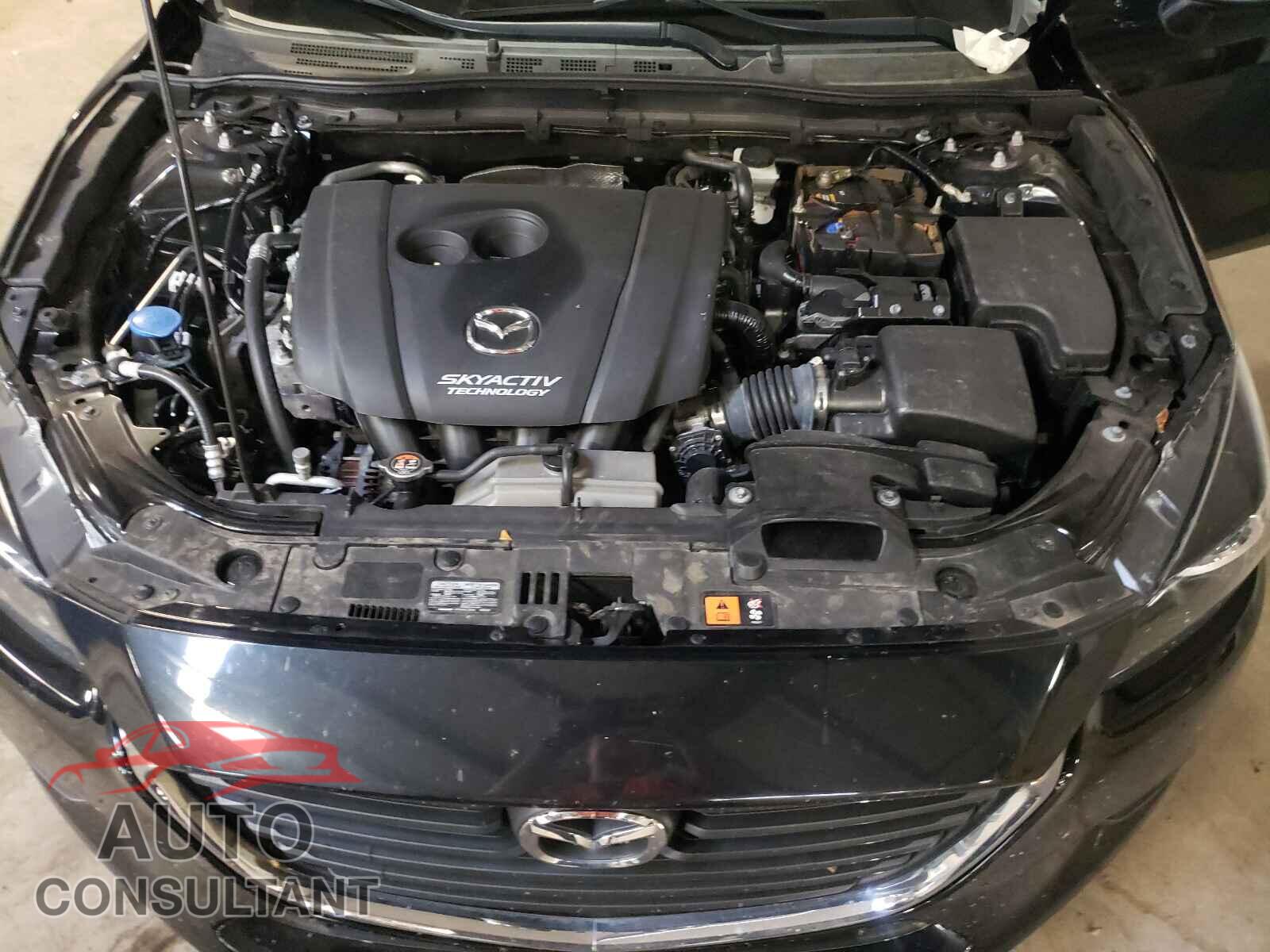 MAZDA 3 2018 - 3MZBN1V37JM169740
