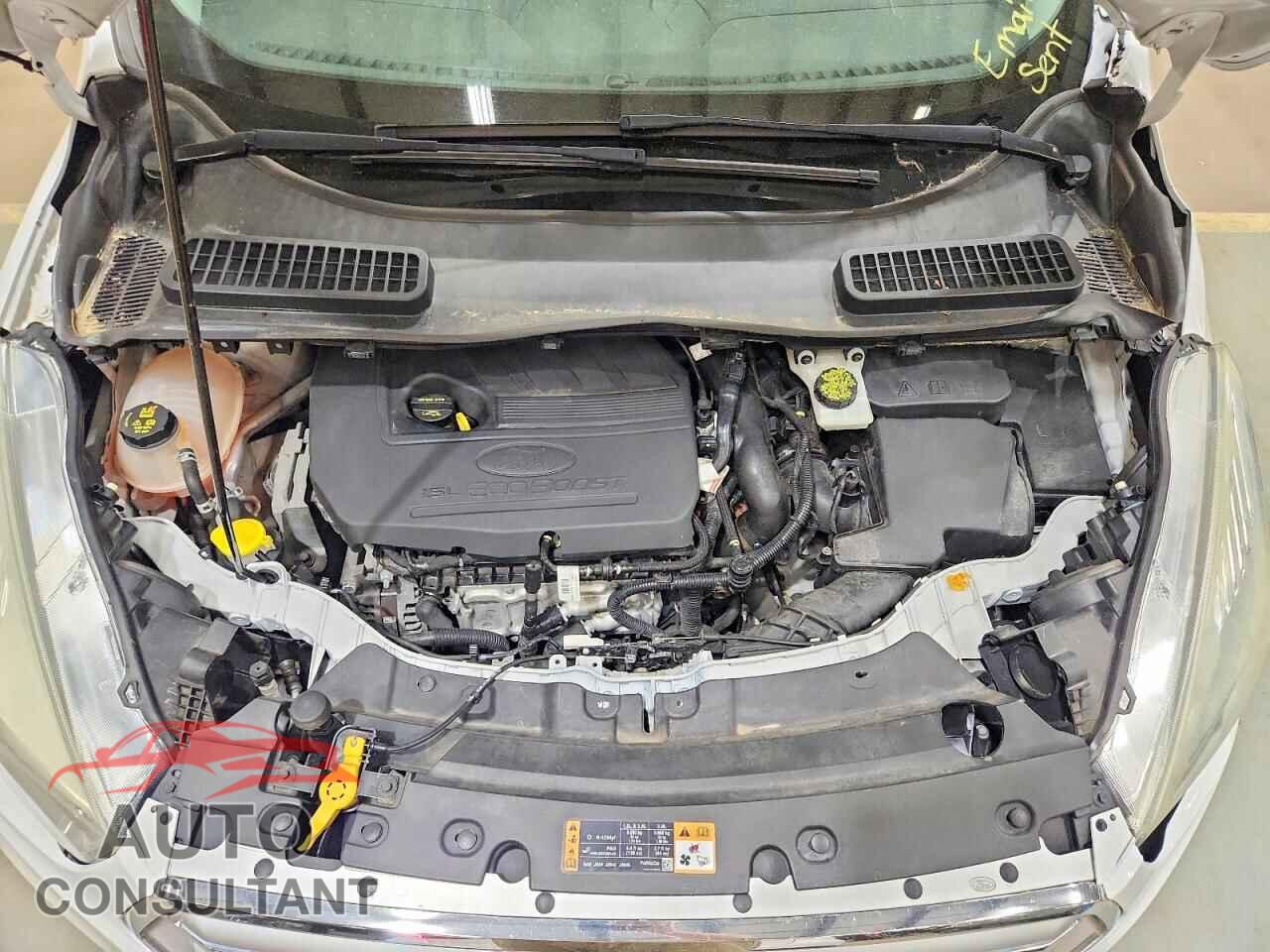 FORD ESCAPE 2017 - 1FMCU0GDXHUB03212