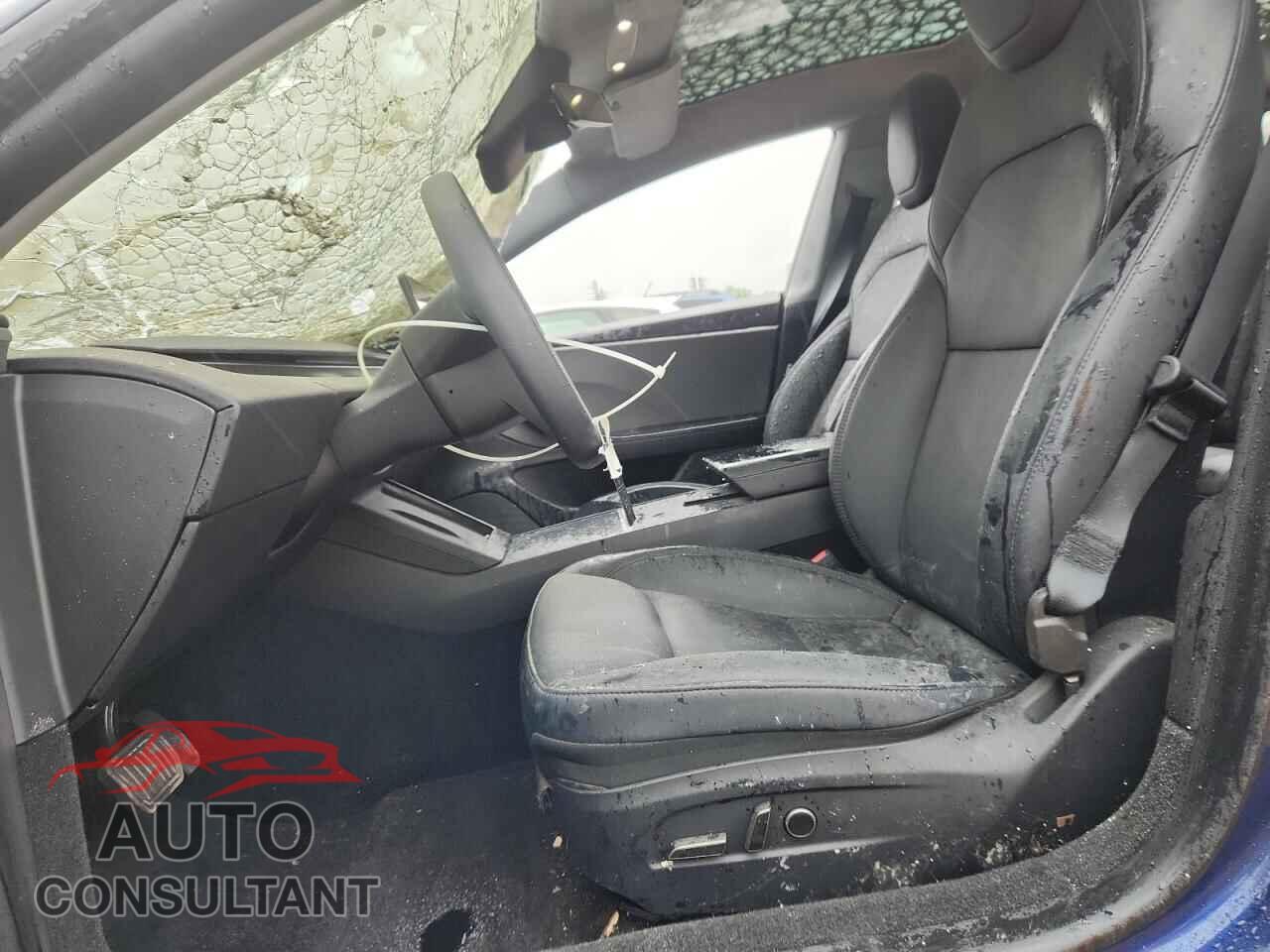 TESLA MODEL 3 2024 - 5YJ3E1EA4RF829917