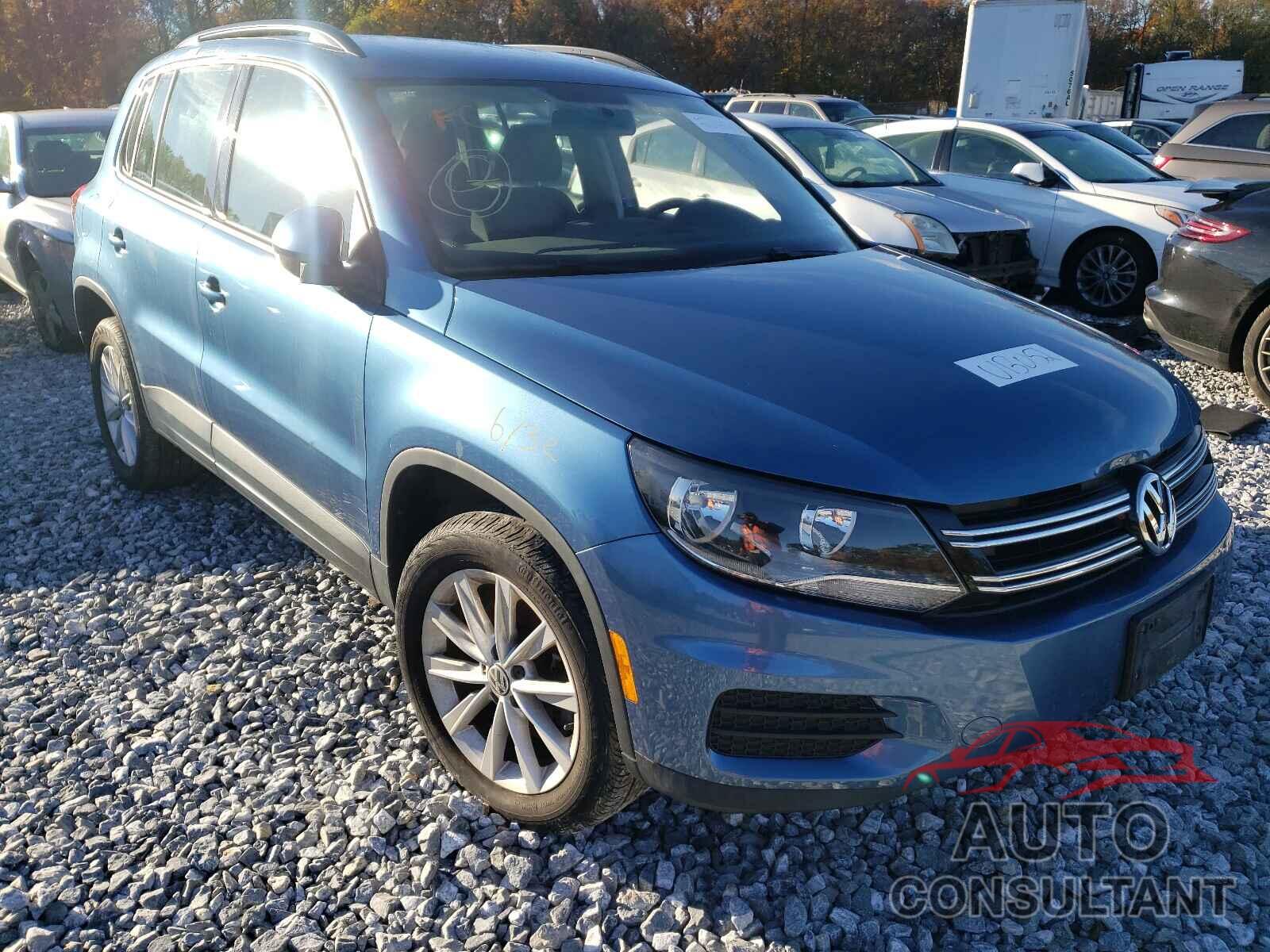 VOLKSWAGEN TIGUAN 2017 - WVGBV7AX4HK048353