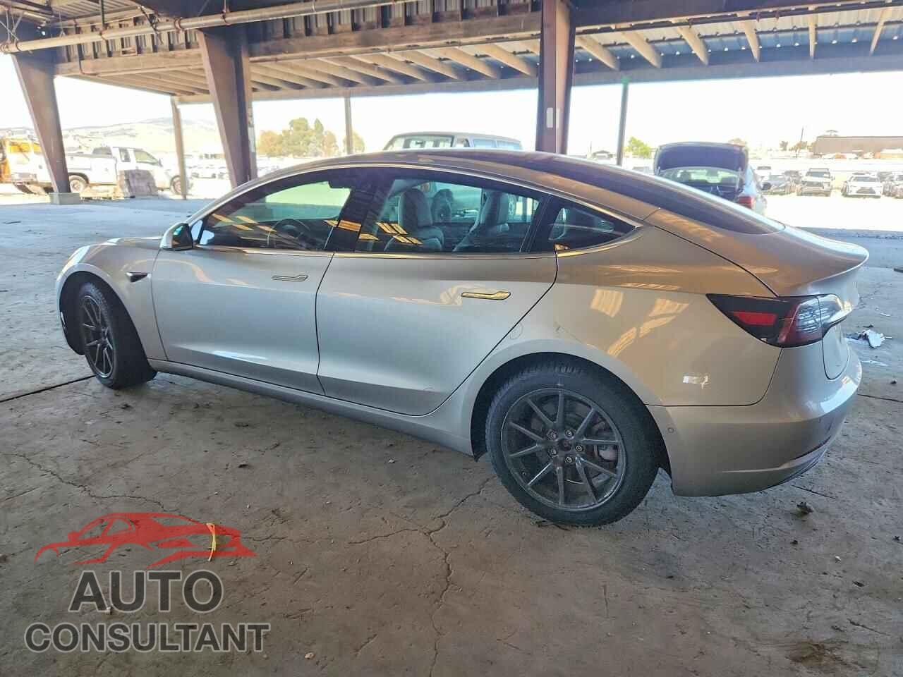 TESLA MODEL 3 2018 - 5YJ3E1EA1JF043979