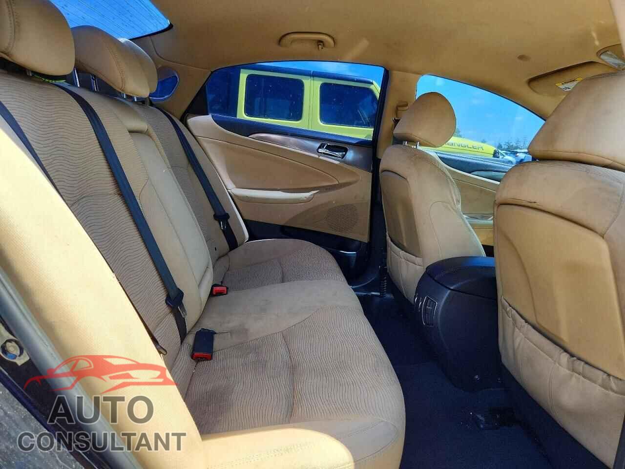 HYUNDAI SONATA 2012 - KMHEC4A41CA032147