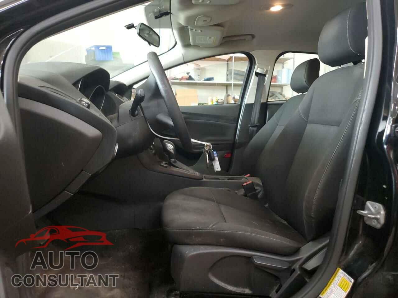 FORD FOCUS 2017 - 1FADP3E29HL348520