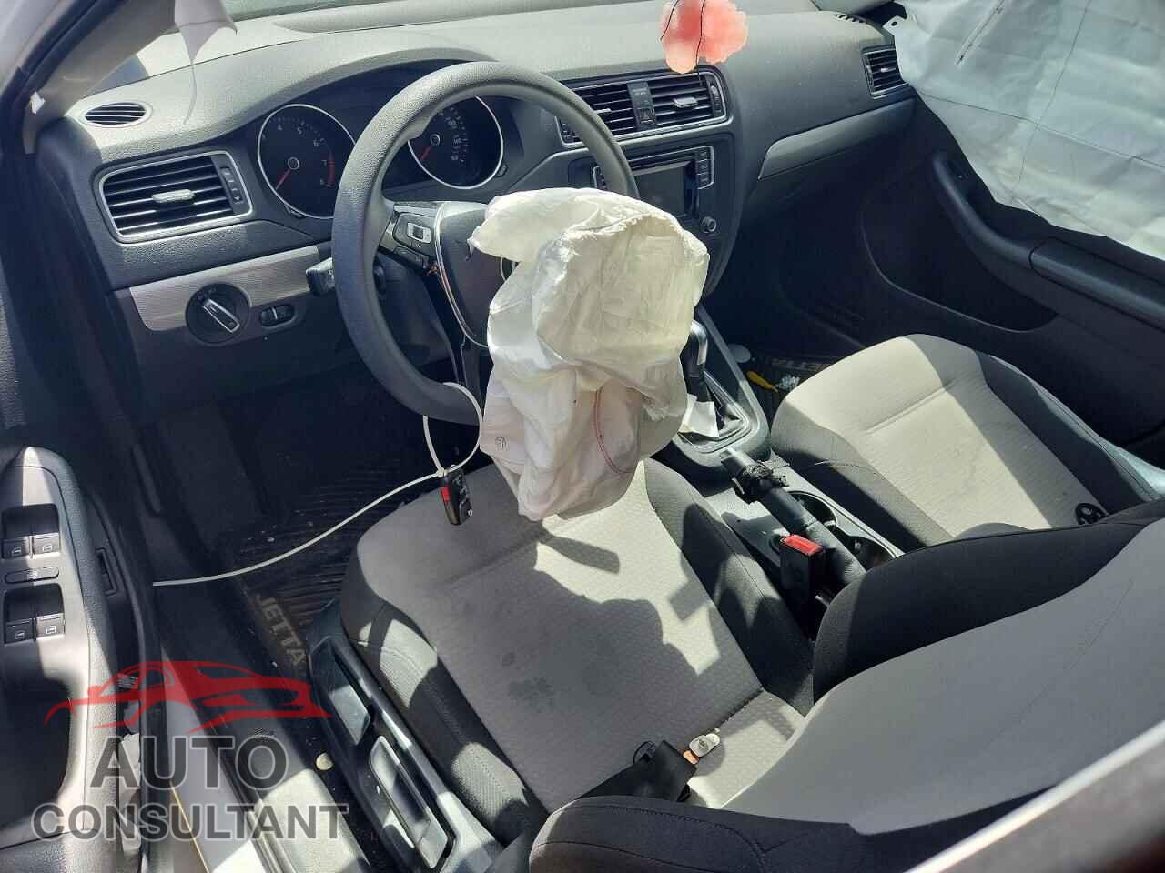 VOLKSWAGEN JETTA 2017 - 3VW2B7AJ3HM374837