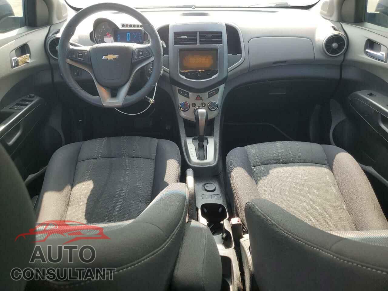 CHEVROLET SONIC 2013 - 1G1JC5SH0D4152380