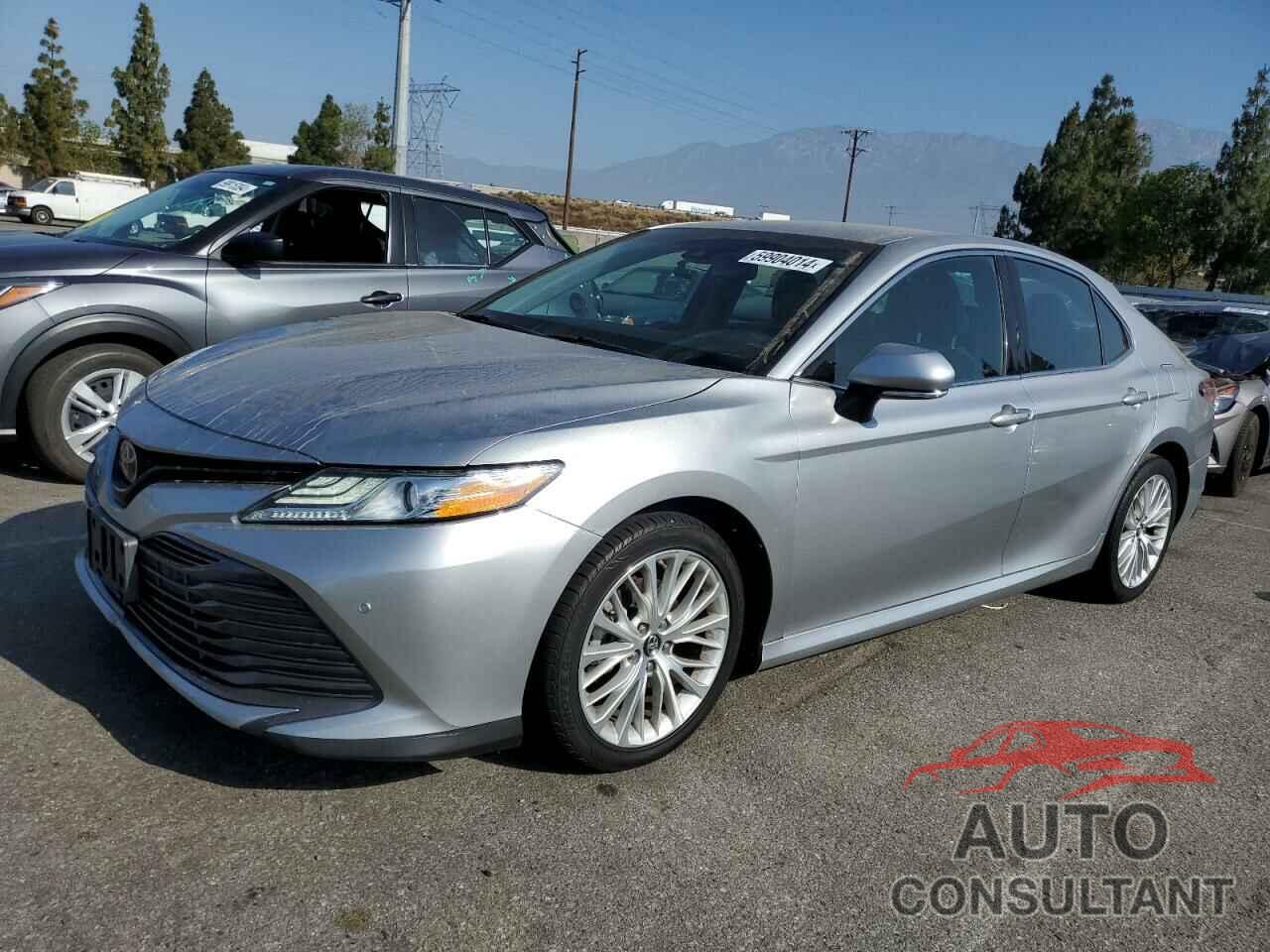 TOYOTA CAMRY 2018 - 4T1B11HK8JU052077