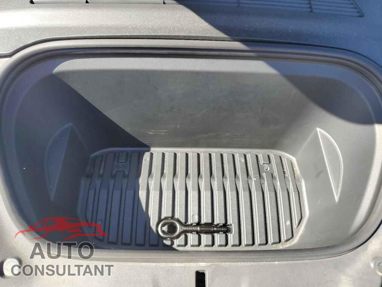 TESLA MODEL Y 2021 - 5YJYGDEEXMF210171