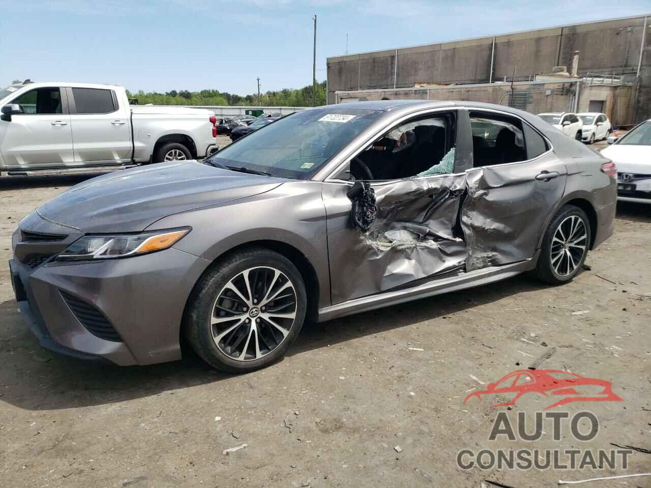 TOYOTA CAMRY 2018 - 4T1B11HK2JU104271