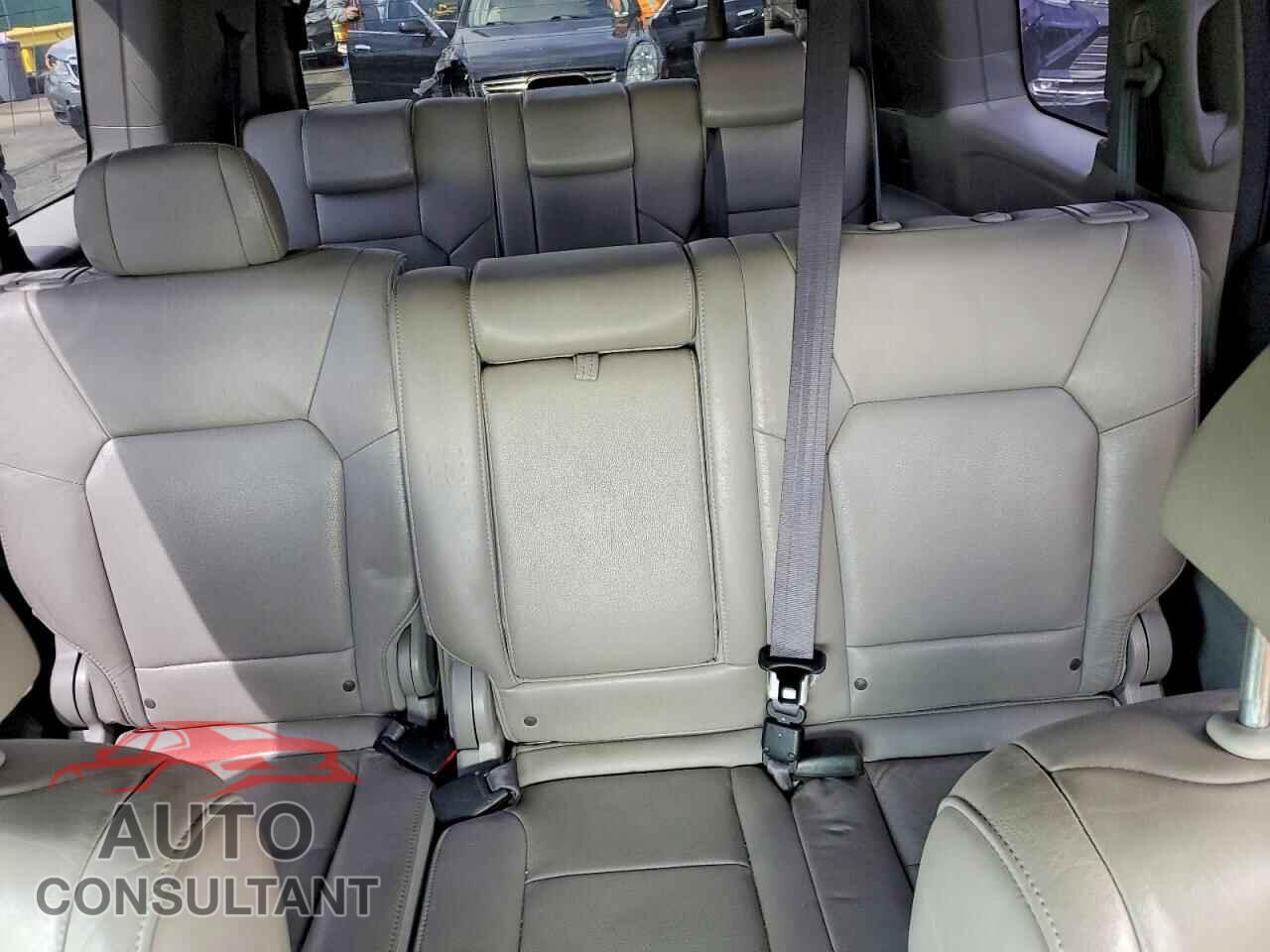 HONDA PILOT 2011 - 5FNYF3H5XBB013054
