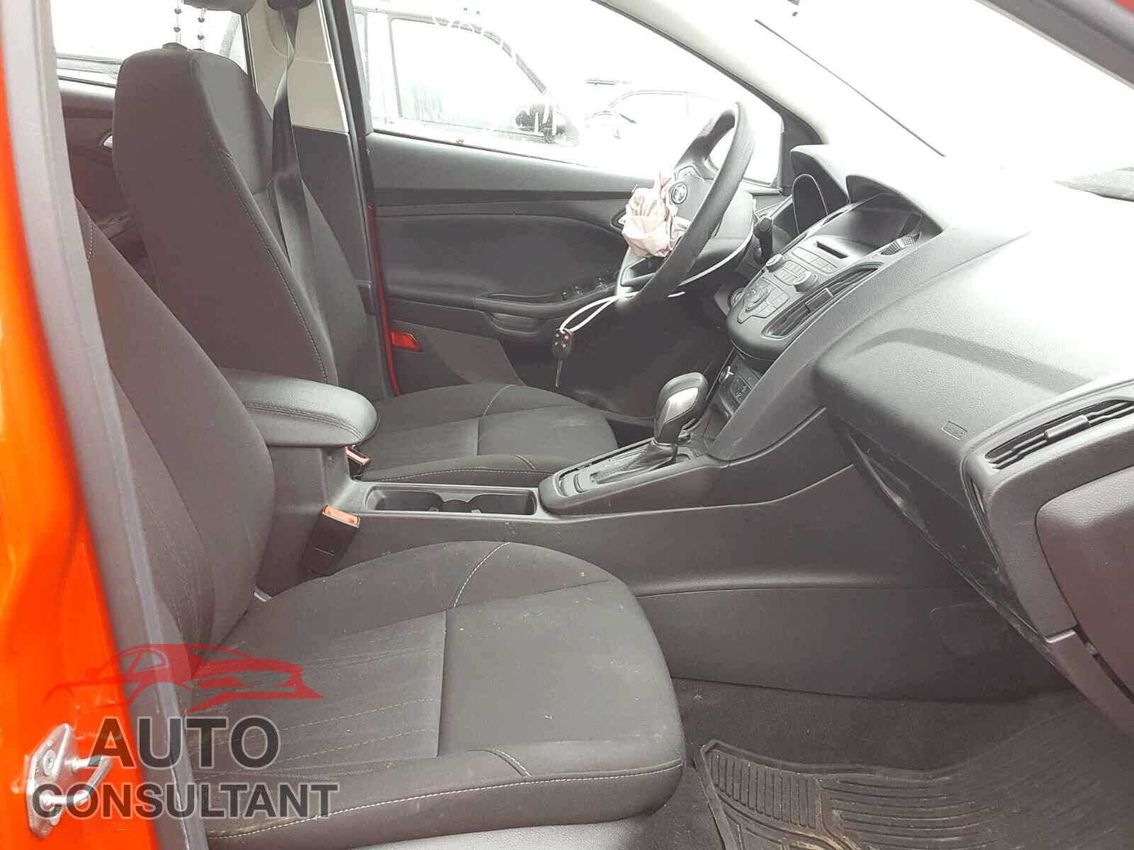 FORD FOCUS SE 2017 - 1FADP3F29HL291279