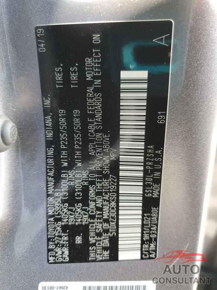 TOYOTA SIENNA 2019 - 5TDXZ3DC8KS019227