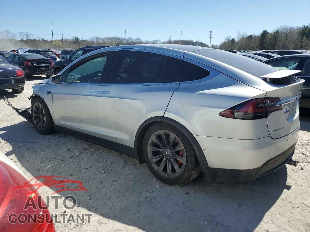 TESLA MODEL X 2018 - 5YJXCAE44JF090098