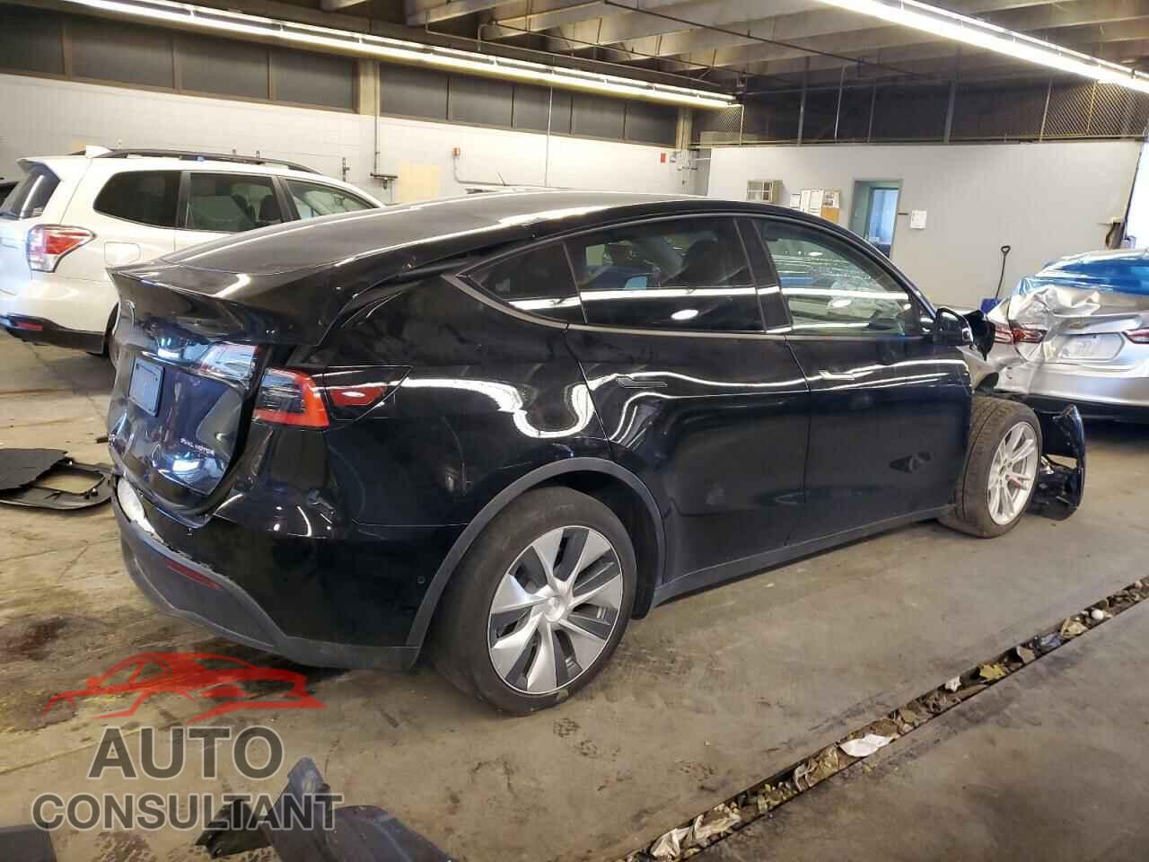 TESLA MODEL Y 2021 - 5YJYGAEE3MF113151