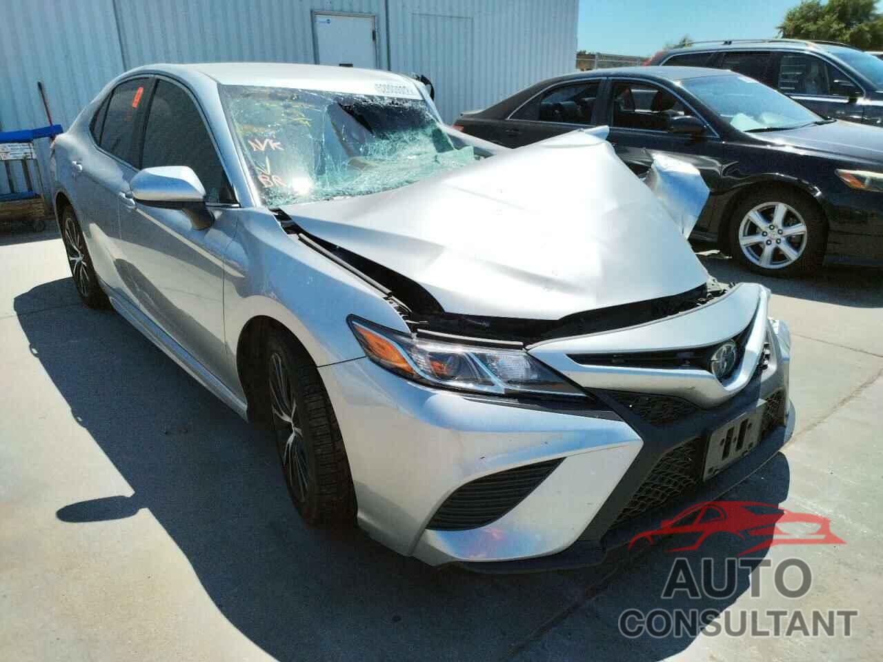 TOYOTA CAMRY 2018 - 4T1B11HK0JU124101