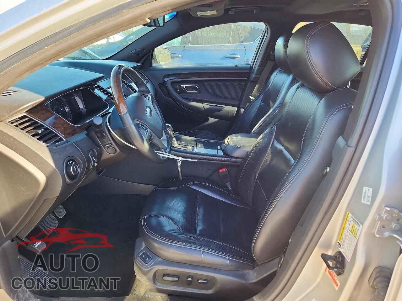 FORD TAURUS 2018 - 1FAHP2F88JG127455