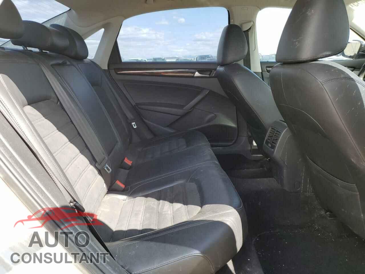 VOLKSWAGEN PASSAT 2014 - 1VWCN7A30EC100182