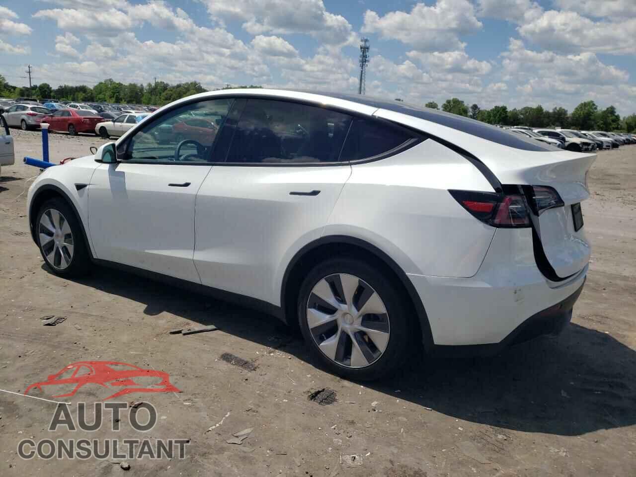 TESLA MODEL Y 2023 - 7SAYGAEEXPF662420