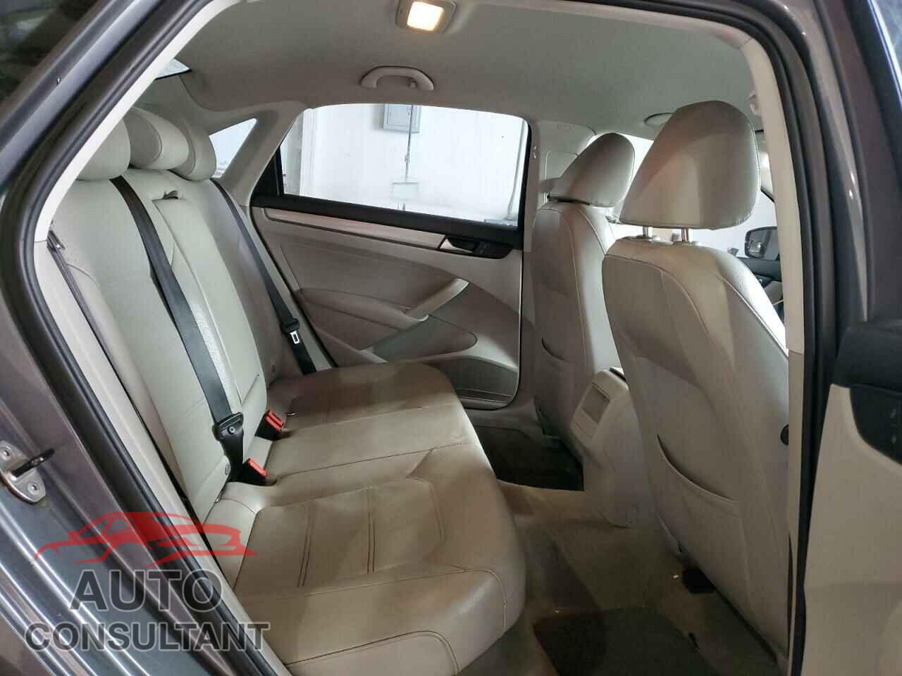 VOLKSWAGEN PASSAT 2014 - 1VWAT7A36EC106565