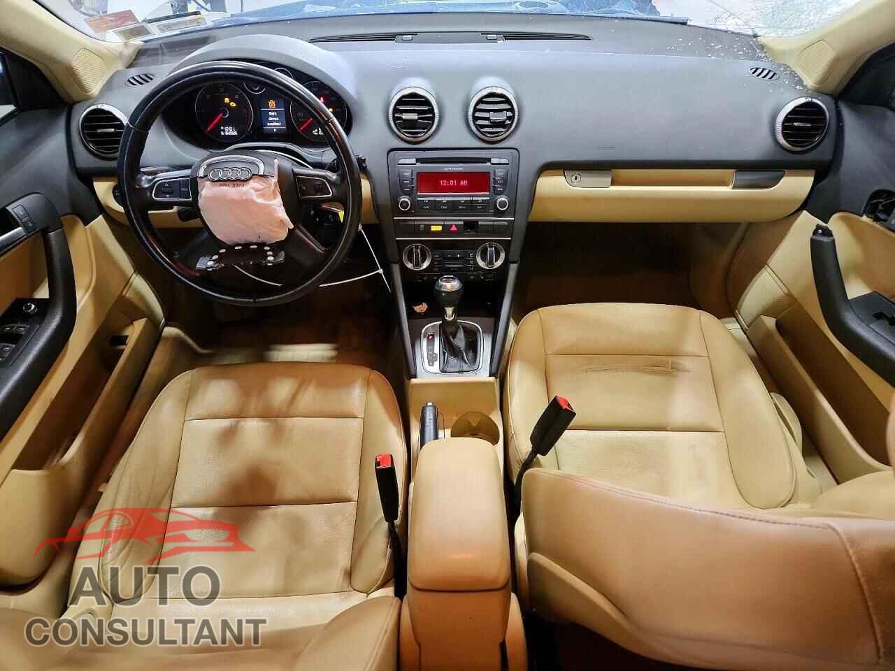 AUDI A3 2011 - WAUBJAFM0BA038344