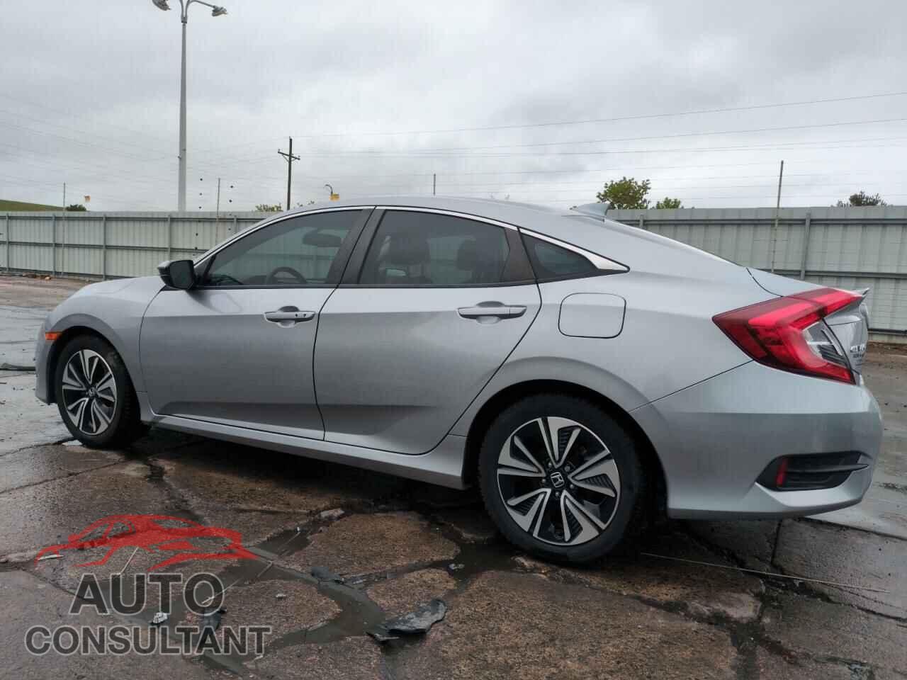 HONDA CIVIC 2018 - JHMFC1F77JX016246