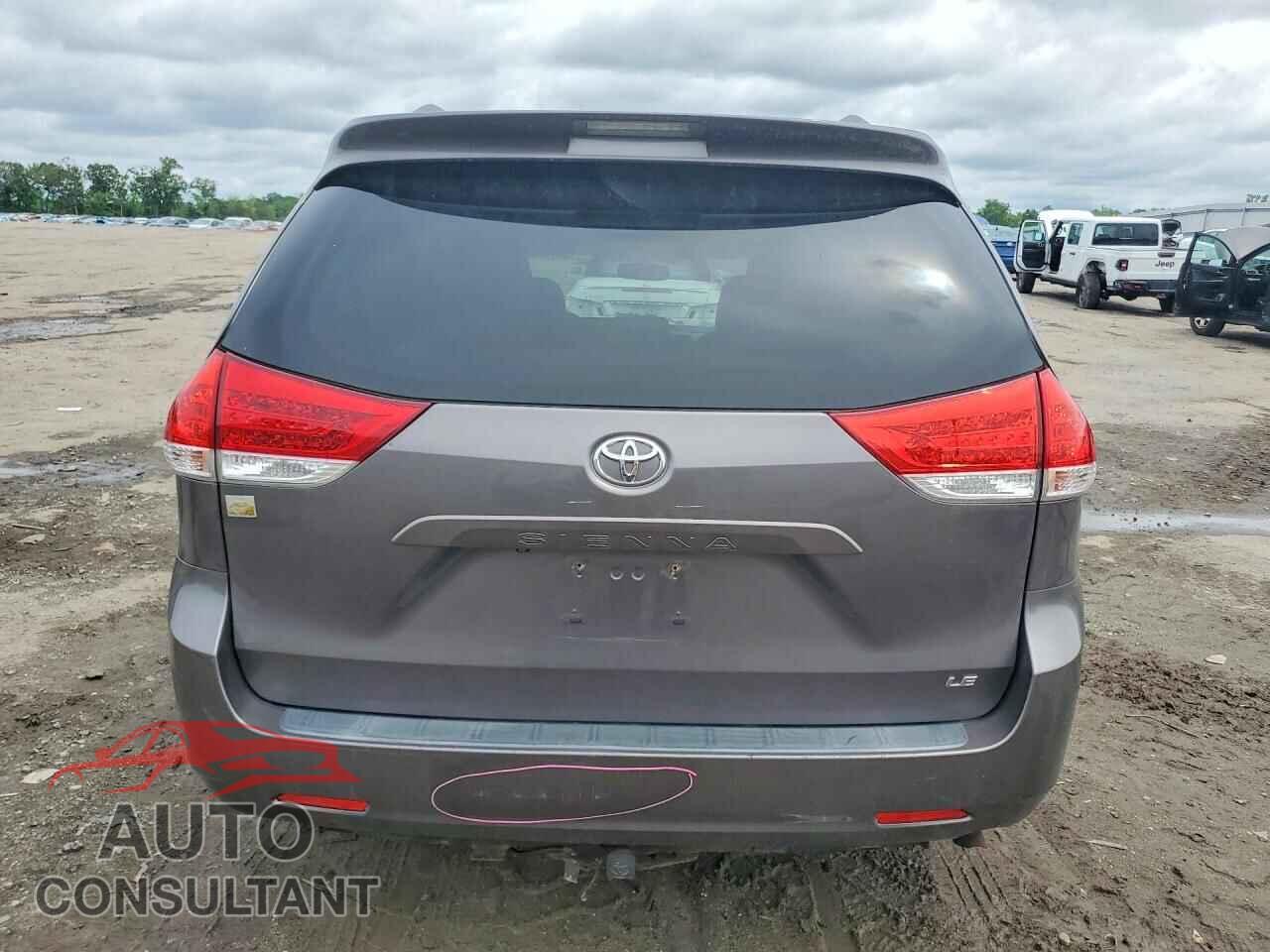 TOYOTA SIENNA 2011 - 5TDKK3DC8BS171152