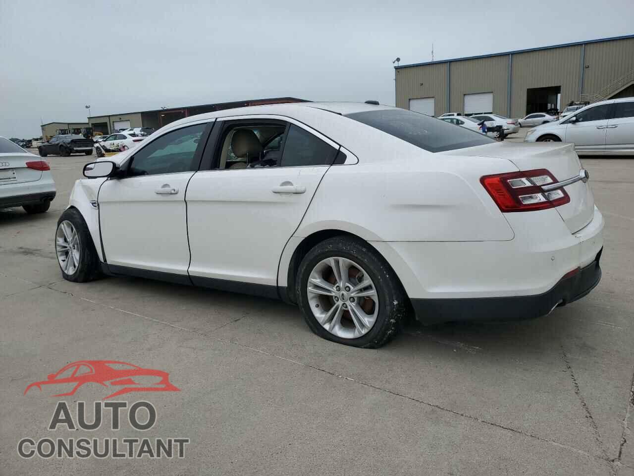 FORD TAURUS 2019 - 1FAHP2E86KG107367